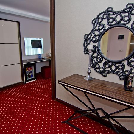Sky Tower Hotel Batumi Zewnętrze zdjęcie A suite at the hotel