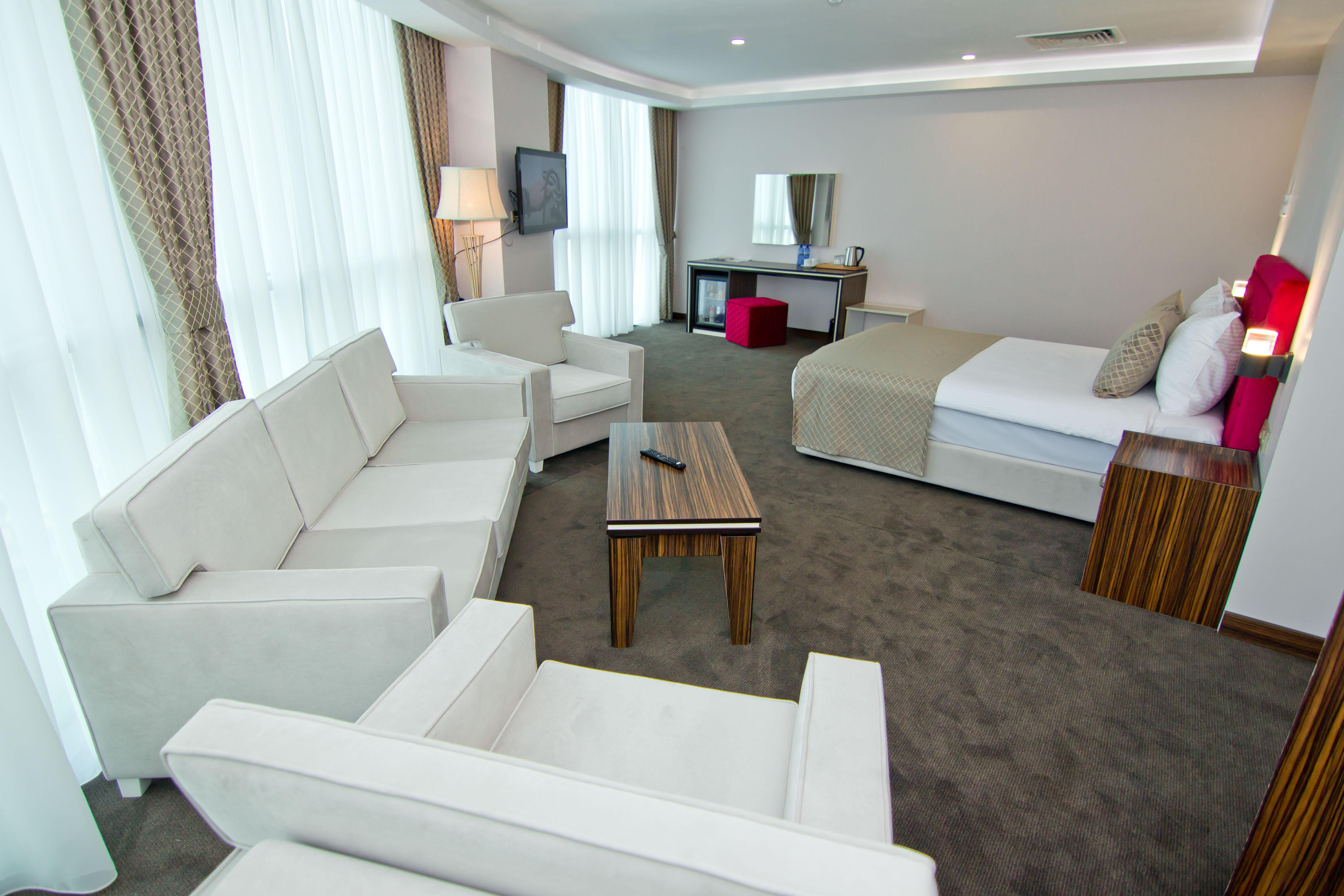Sky Tower Hotel Batumi Zewnętrze zdjęcie Suite