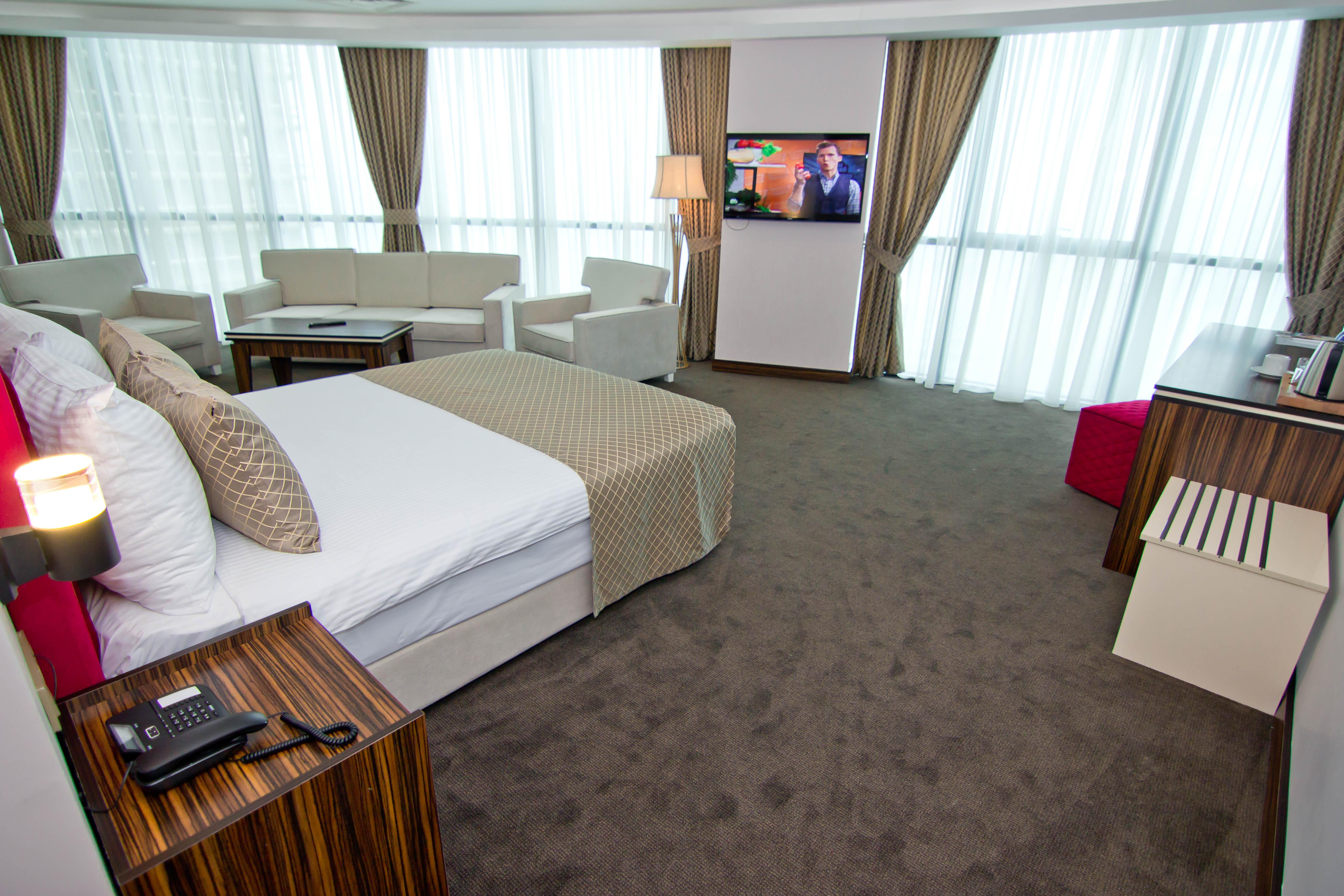 Sky Tower Hotel Batumi Zewnętrze zdjęcie Suite
