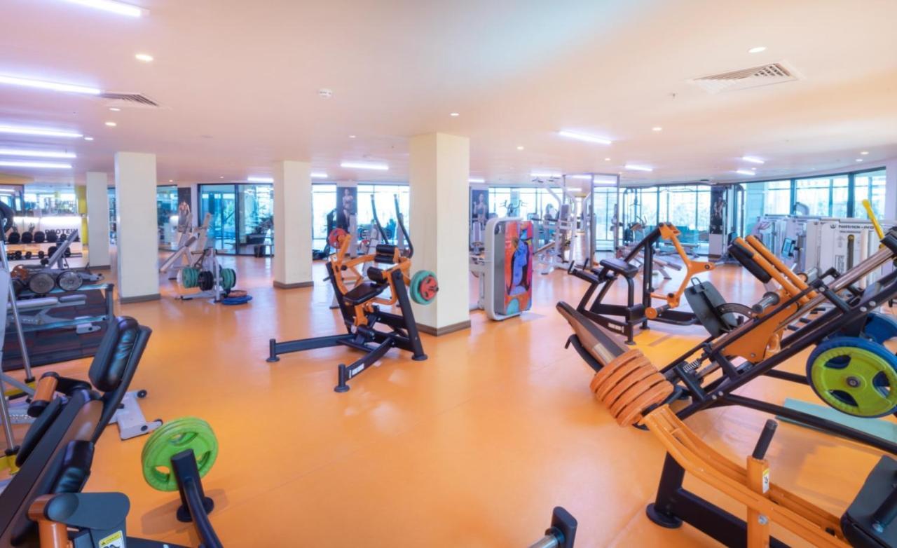 Sky Tower Hotel Batumi Zewnętrze zdjęcie The gym at the hotel