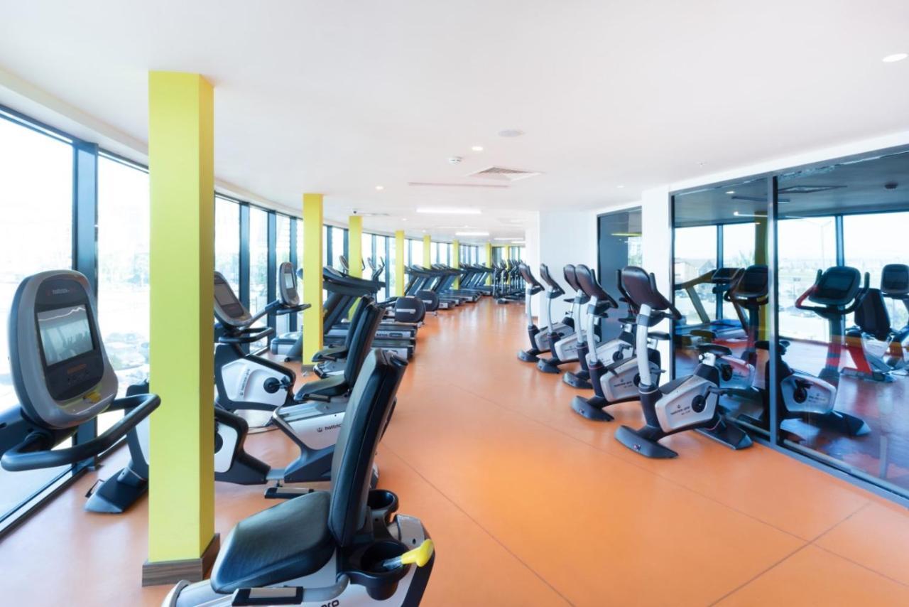 Sky Tower Hotel Batumi Zewnętrze zdjęcie The gym at the hotel