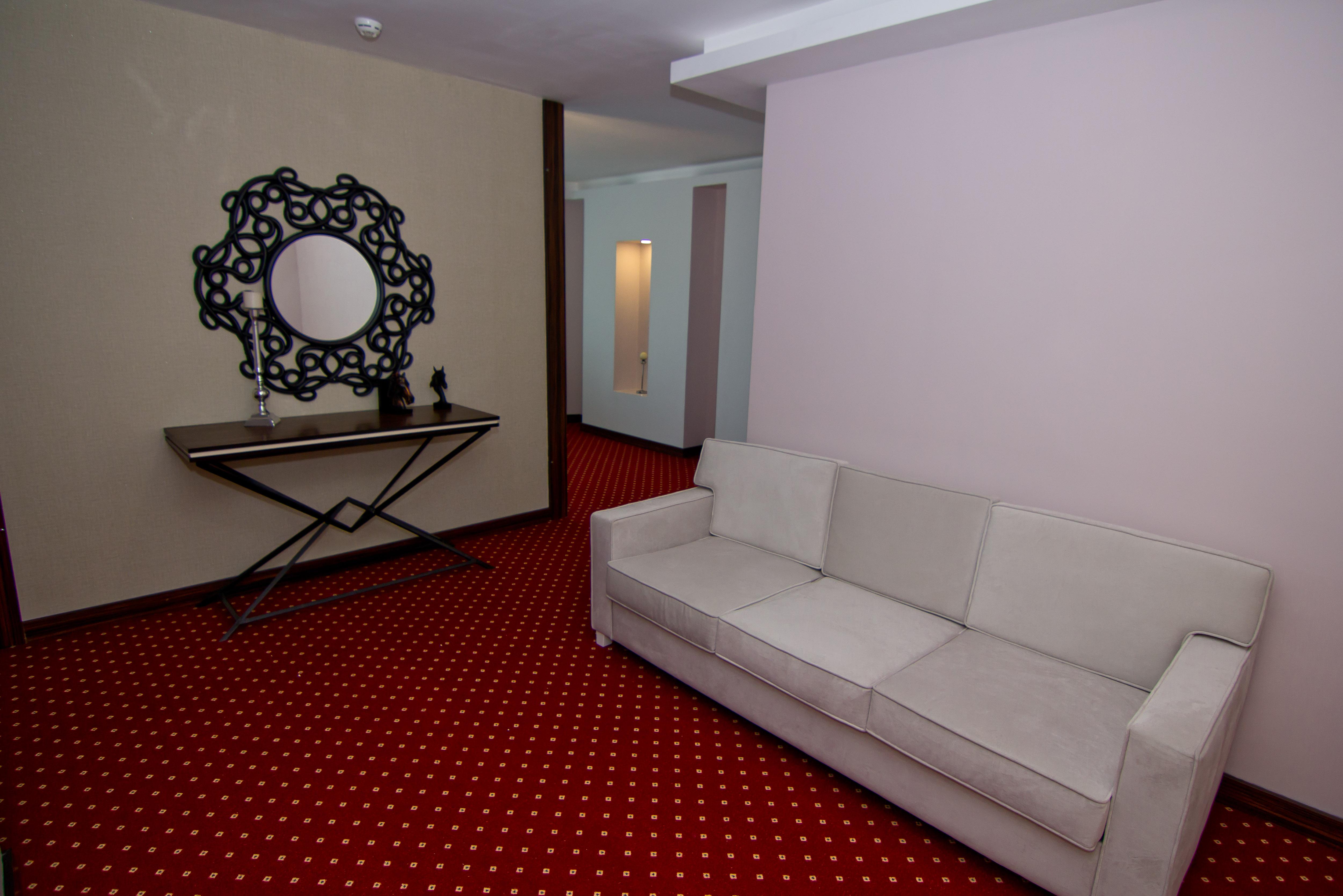Sky Tower Hotel Batumi Zewnętrze zdjęcie A room in the hotel