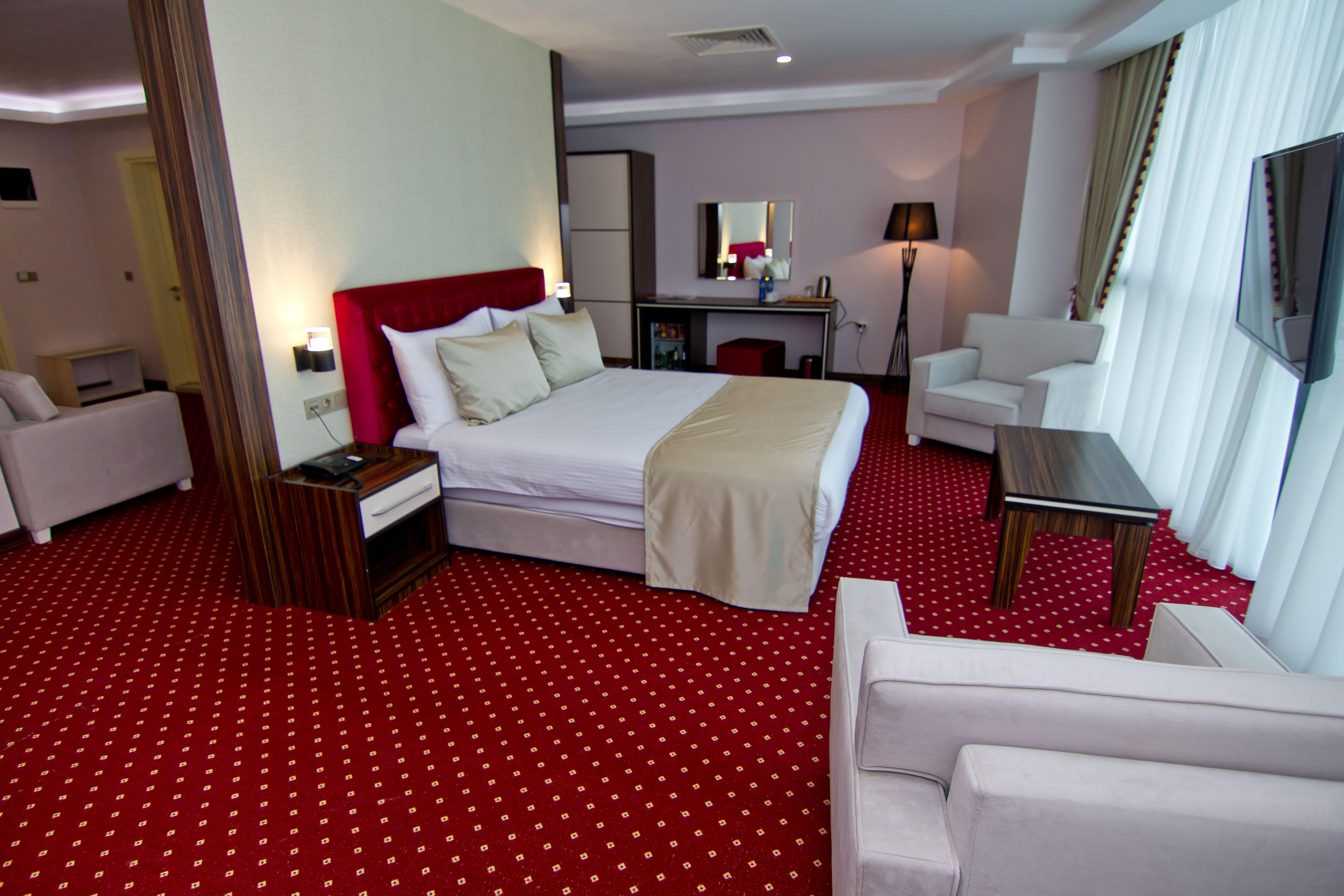Sky Tower Hotel Batumi Zewnętrze zdjęcie A room at the hotel