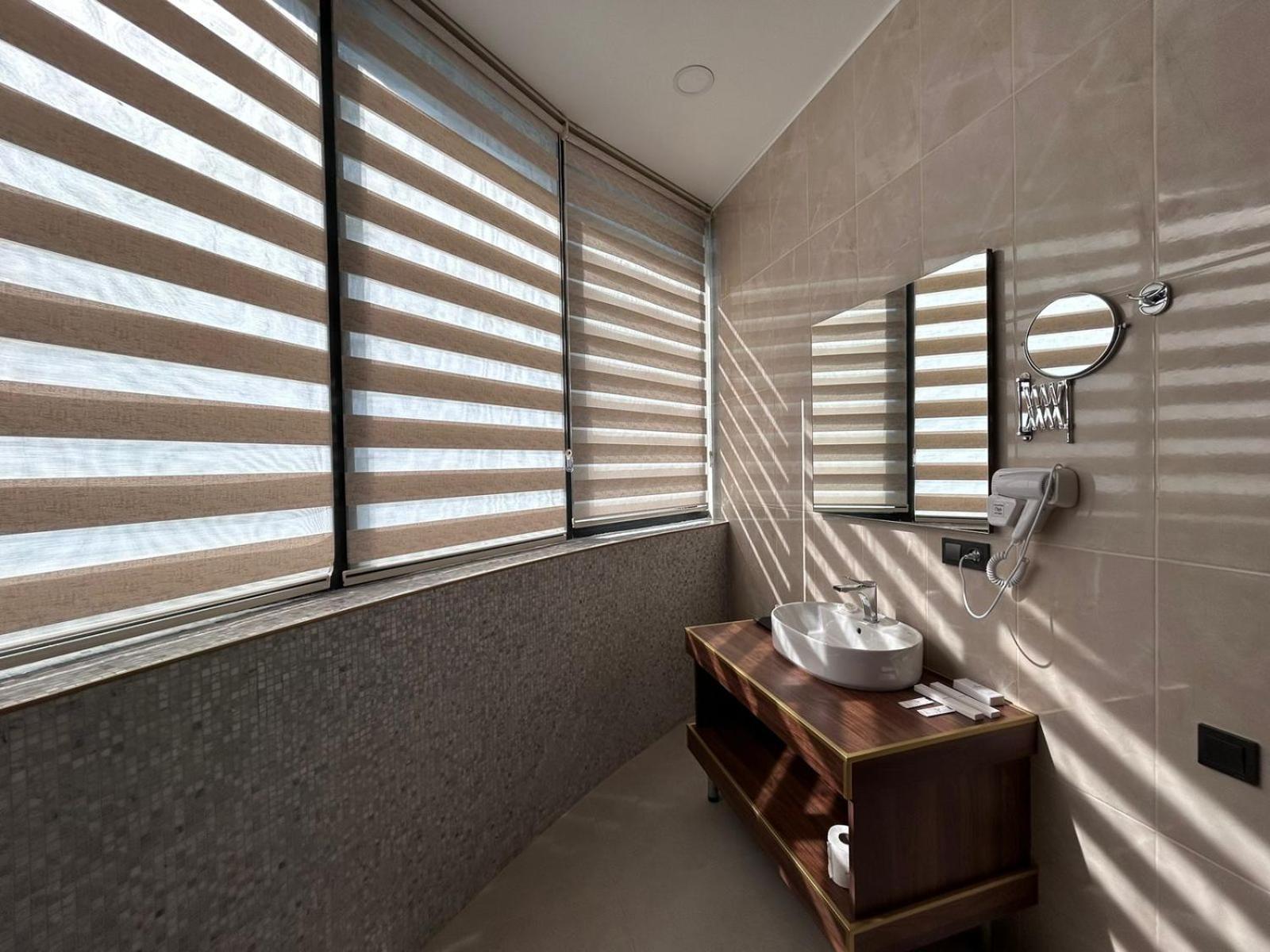 Sky Tower Hotel Batumi Zewnętrze zdjęcie A bathroom designed with the use of V-Ray for SketchUp
