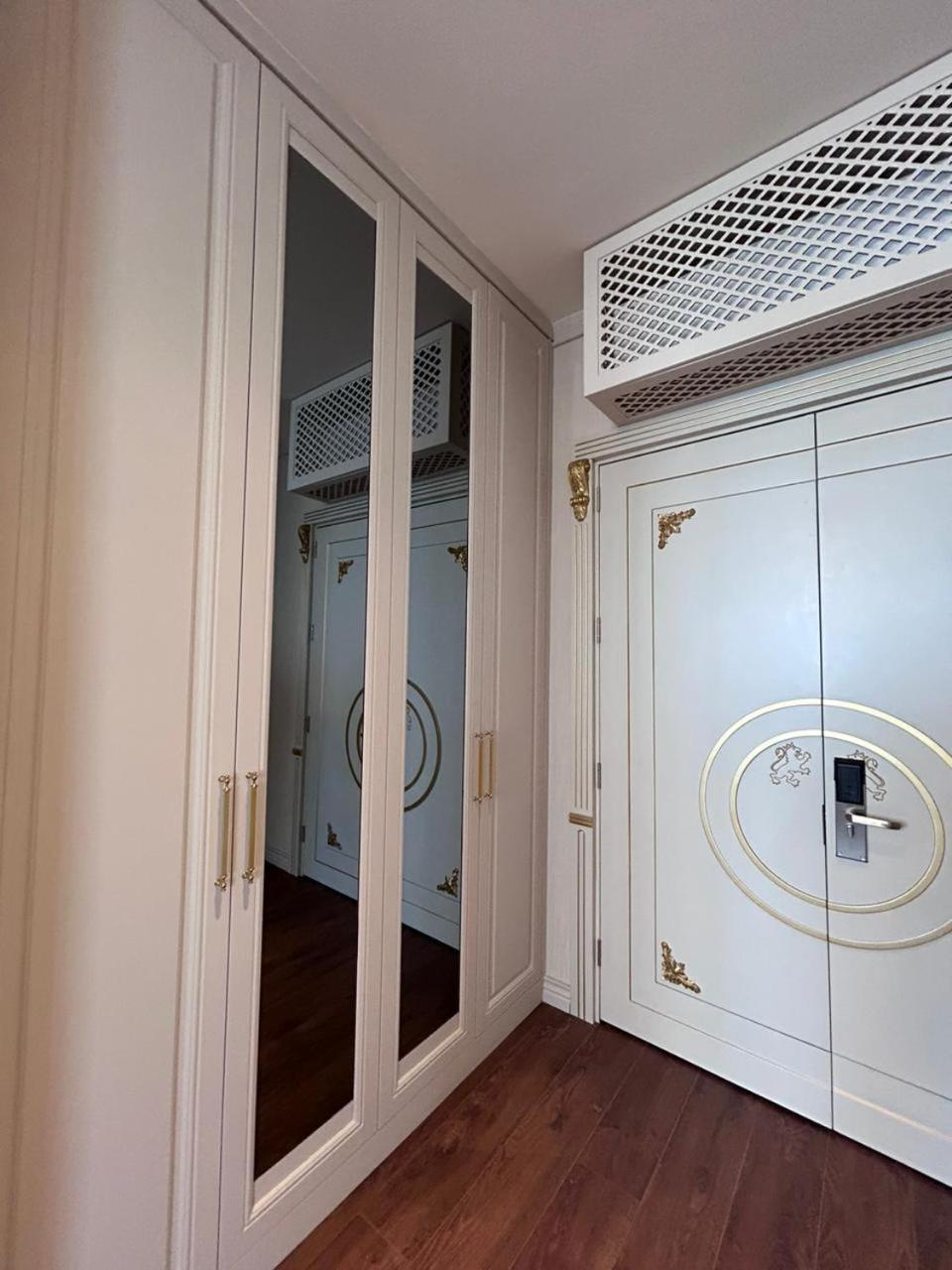Sky Tower Hotel Batumi Zewnętrze zdjęcie A safe in a hotel room