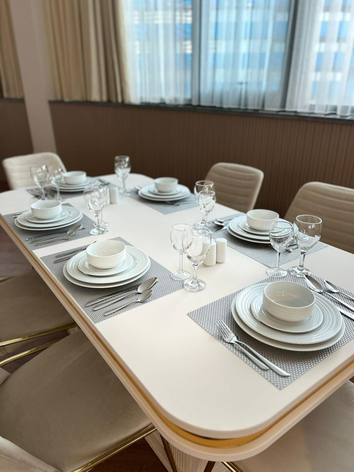 Sky Tower Hotel Batumi Zewnętrze zdjęcie A table set for a formal dinner