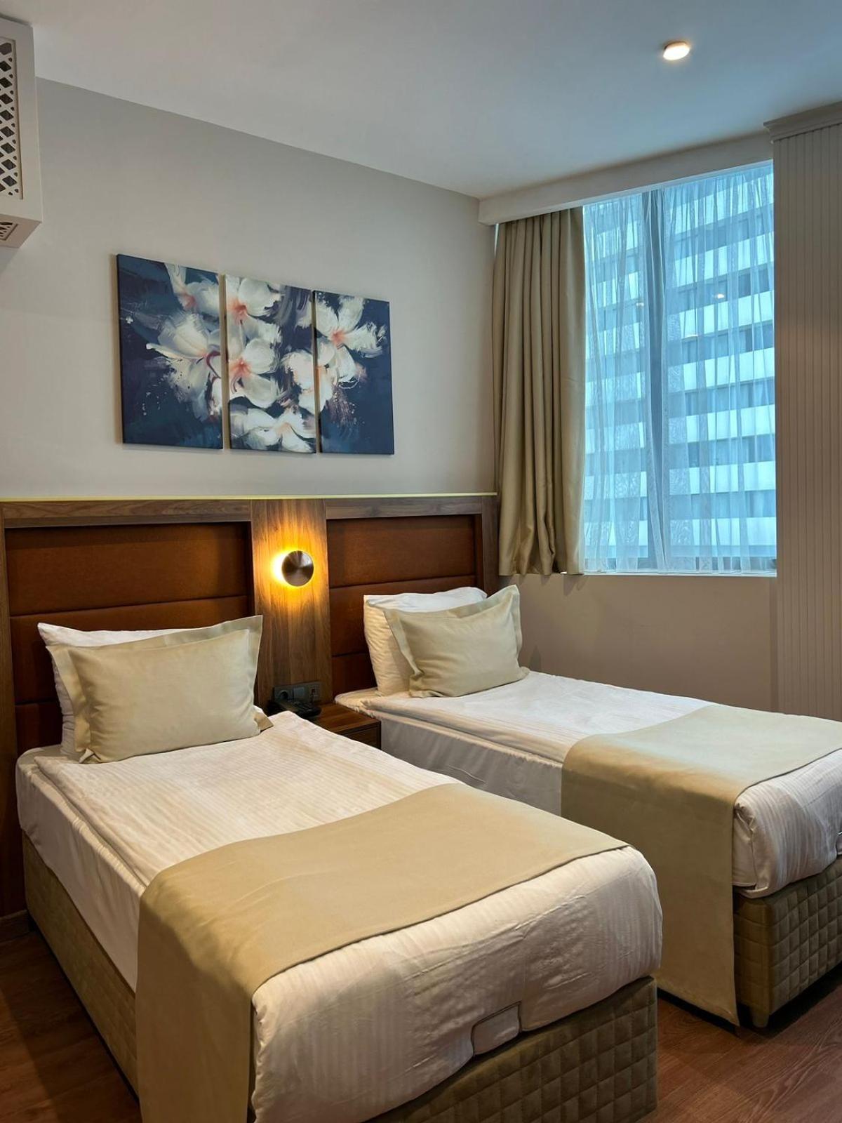 Sky Tower Hotel Batumi Zewnętrze zdjęcie A room at the hotel