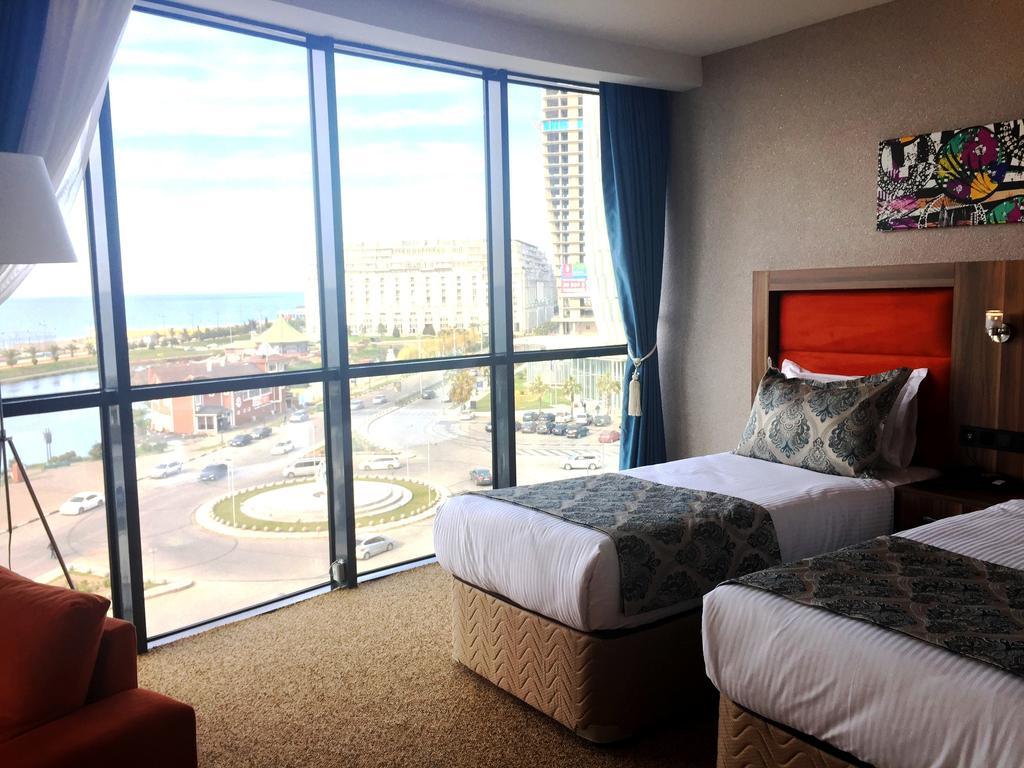 Sky Tower Hotel Batumi Zewnętrze zdjęcie Deluxe room