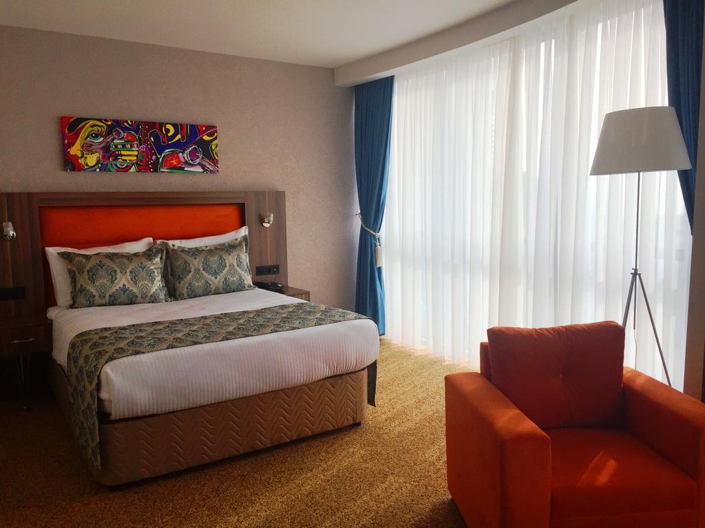 Sky Tower Hotel Batumi Zewnętrze zdjęcie A room at the hotel