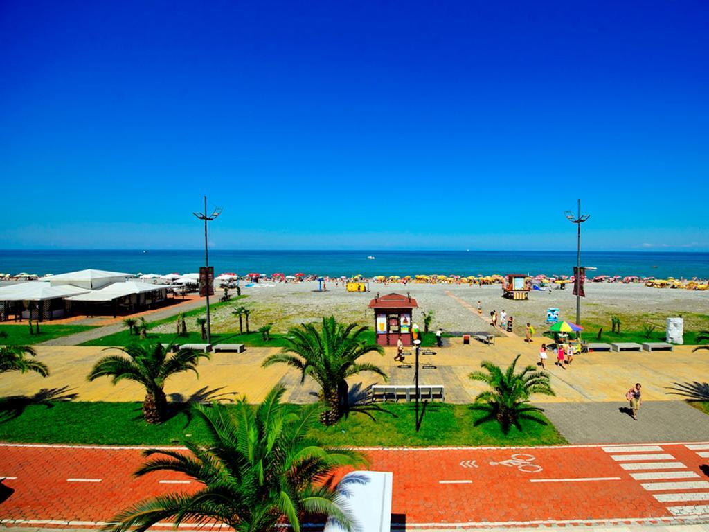 Sky Tower Hotel Batumi Zewnętrze zdjęcie The beach of Loano