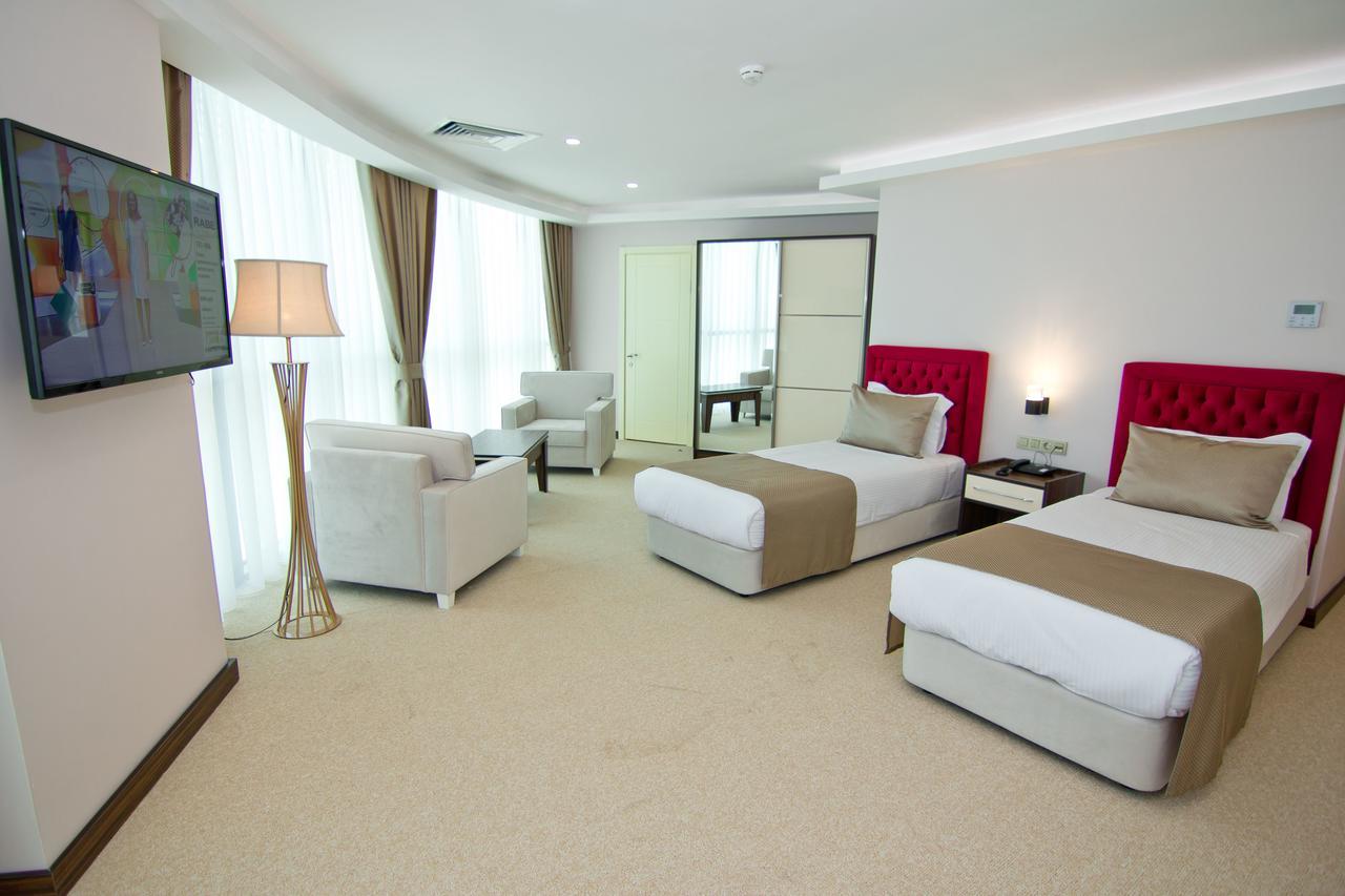 Sky Tower Hotel Batumi Zewnętrze zdjęcie Suite