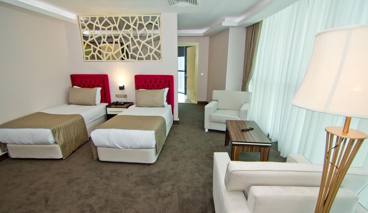 Sky Tower Hotel Batumi Zewnętrze zdjęcie Family room