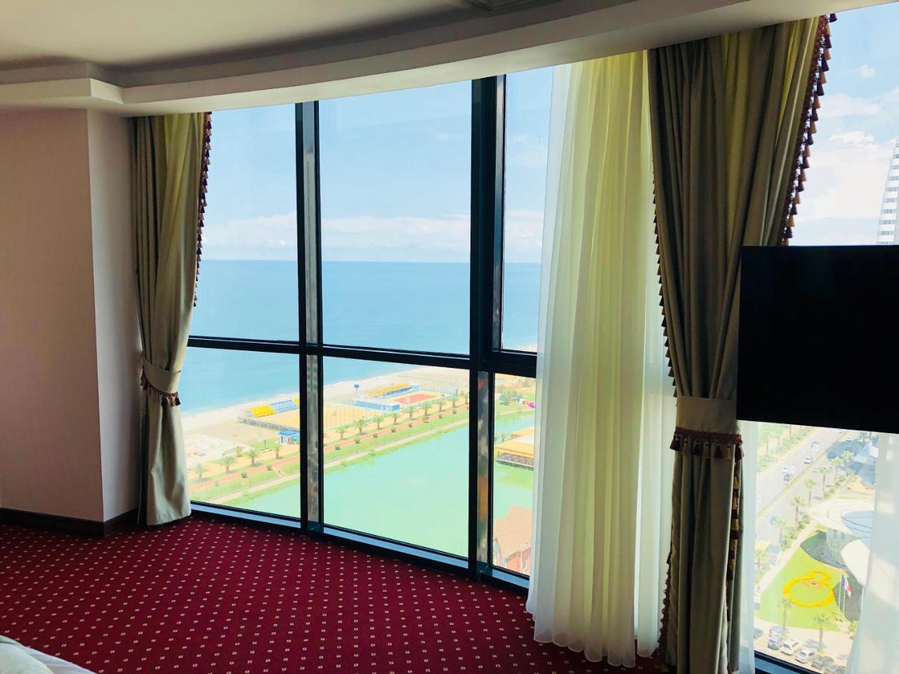 Sky Tower Hotel Batumi Zewnętrze zdjęcie View from the hotel