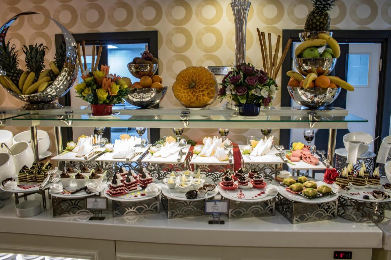 Sky Tower Hotel Batumi Zewnętrze zdjęcie A dessert buffet