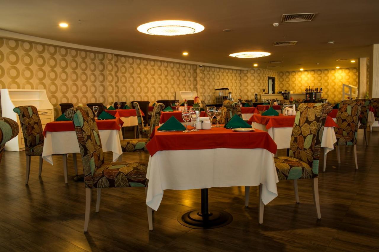 Sky Tower Hotel Batumi Zewnętrze zdjęcie The restaurant