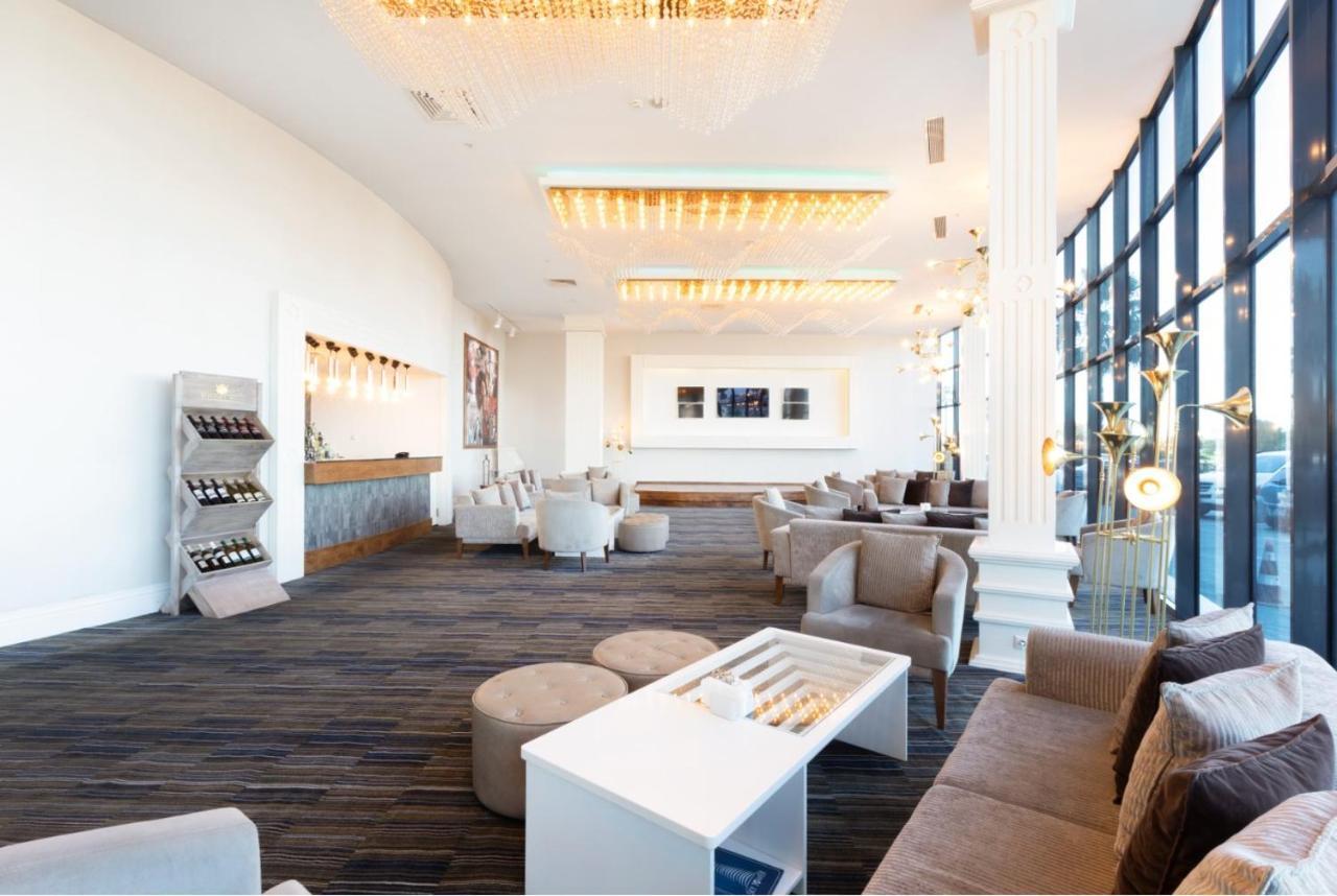 Sky Tower Hotel Batumi Zewnętrze zdjęcie The lounge at the airport