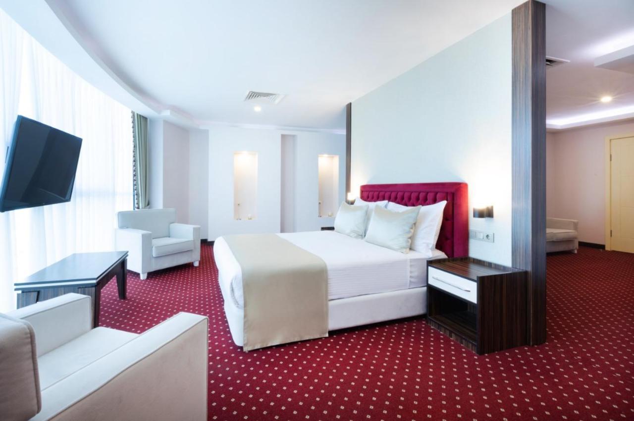 Sky Tower Hotel Batumi Zewnętrze zdjęcie Suite